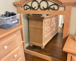 mirror that does w/dresser