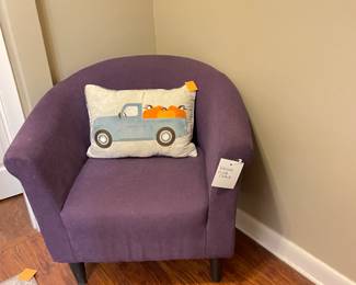 love this decor chair
