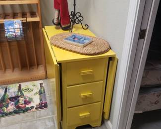 Drop leaf table, drawers on each side