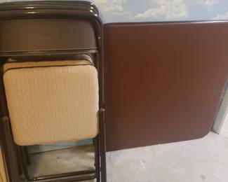 Nice card table w 4 chairs