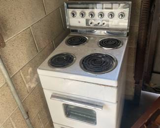 Vintage small 4 burner stove/oven