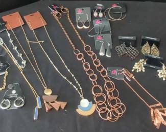 New With Tags Paparazzi, Clothes Mentor And Other Jewelery