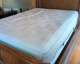 Queen Sized Wood Bedframe 