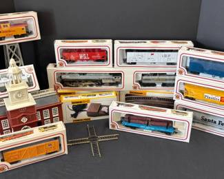 New In Packaging Bachman HO Scale Electric Trains, Tracks, Power Pack 