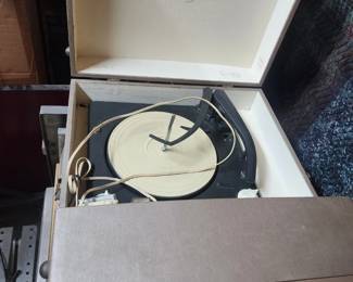 Nifty Nostalgia & Rad Relics