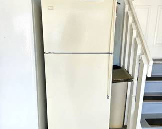 Whirlpool Top Freezer Refrigerator – Off White, Model ET14JMYFNO2, 28"W x 31"D x 62.5"H