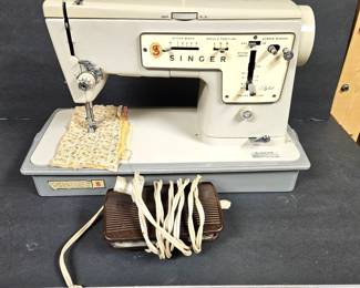  Vintage Singer Stylist Zig-Zag Sewing Machine Model 457 w/ Case & Foot Pedal