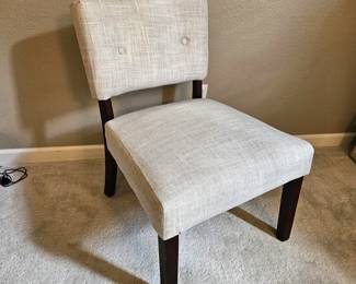  Upholstered Linen Chair with Solid Wood Frame in Excellent Condition!