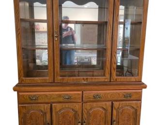 Broyhill Lighted Oak China Cabinet