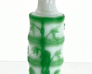 35 GreenPekingGlasswithBambooDesignSnuffBottlewithRedLid