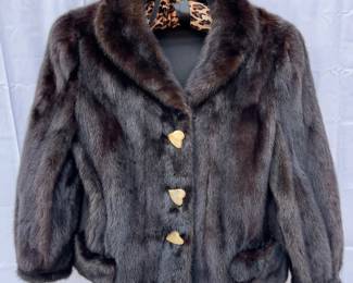 11 AuthenticLadiesMinkJacketwithGoldHeartButtonsSizeExtraSmall