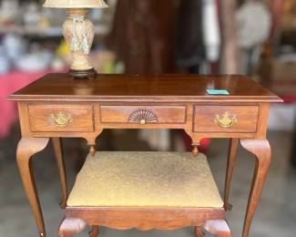 93 VintageVanitywithMatchingStoolandLamp
