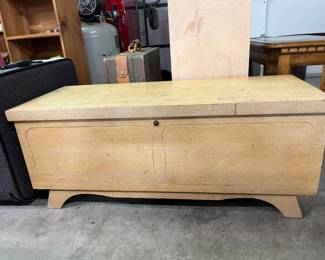 96 MidCenturyCedarChestwithBlondeVeneerReadDescription