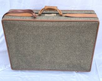 105 HartmanLuggageLargeTweedSuitcasewithWheelsandComboLock