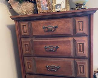 Chest of drawers