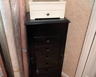 Jewelry cabinet