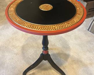 Vintage grain-painted accent/coffee table.