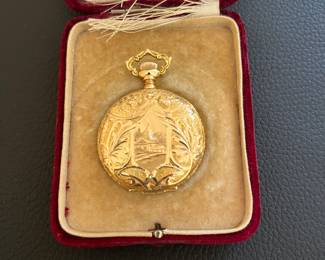 Ladies pendant/pocket watch with 14K gold case, by Waltham.