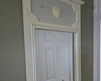 Wall mirror with clamp shell
31 x 19