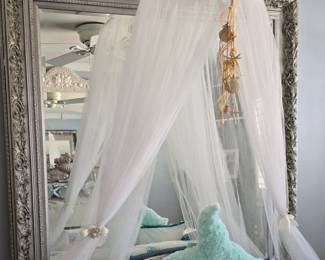 Extra large mirror
84 x 61