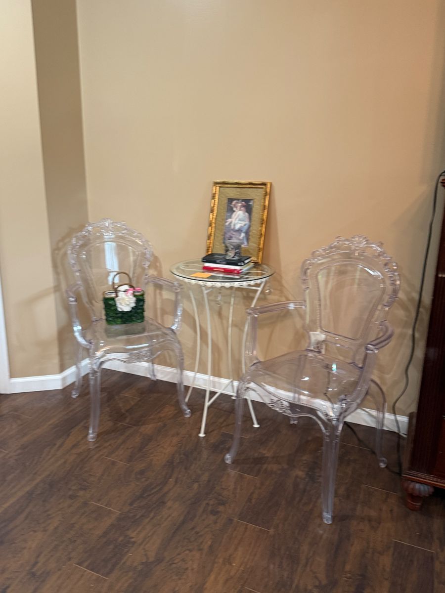 CONTEMPORARY DECOR 