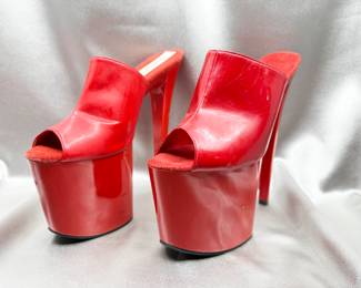 FREDERICKS OF HOLLYWOOD