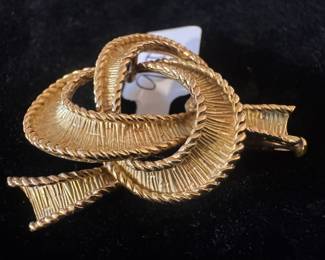 18K Gold Brooch