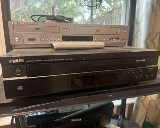 Samsung OD-V500 DVD / 4 Head VHS                                             Yamaha Natural Sound Compact Disc Player CDC-585