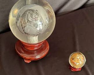 009 116 Vtg. Chinese Glass Globes
