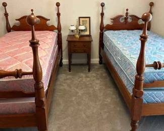 718 Twin Beds Set
