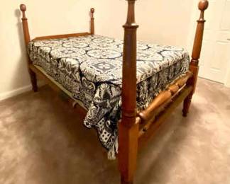 712 Colonial 4 Post Bed