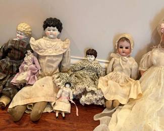 722 Atq. Porcelain Dolls