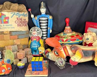 601 Vtg Toys
