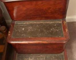 727 Atq. Bed Steps