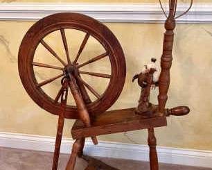 202 Atq Colonial Spinning Wheel