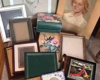 100 Portraits Picture Frames