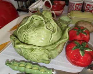 Holland Mold Cabbage serving bowl