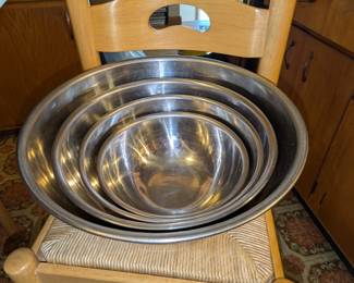 Large mixing bowls set