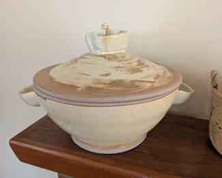 Pottery covered bowl