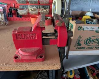 Bench Vise 3 1/2"