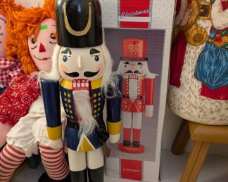 20" Nutcracker with box