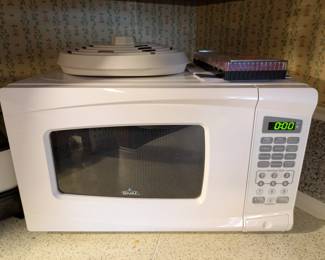 Rival small microwave