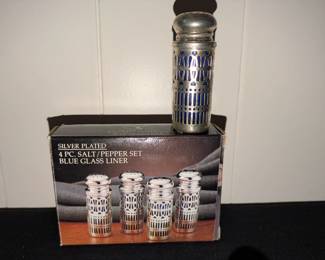 Godinger 4 pc salt / pepper set