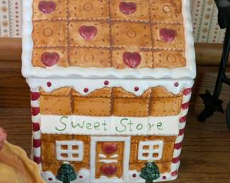Sweet Store Gingerbread house ceramic cookie jar