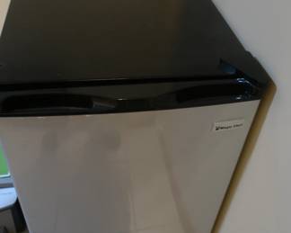 magic  chef  mini  fridge