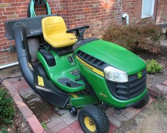 vie w of  John  Deere