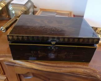 hand  painted  box