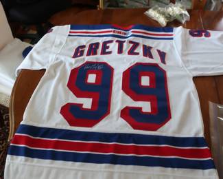 Wayne Gretzky signed jersey