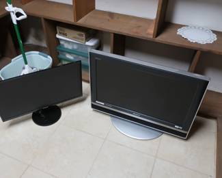 another view of monitor and sony tv