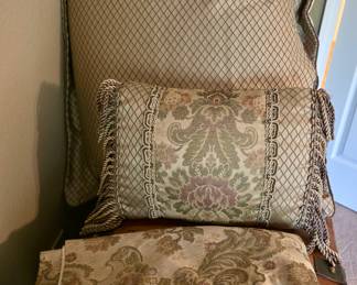 Decorative Throw Pillows and Bedding Set 